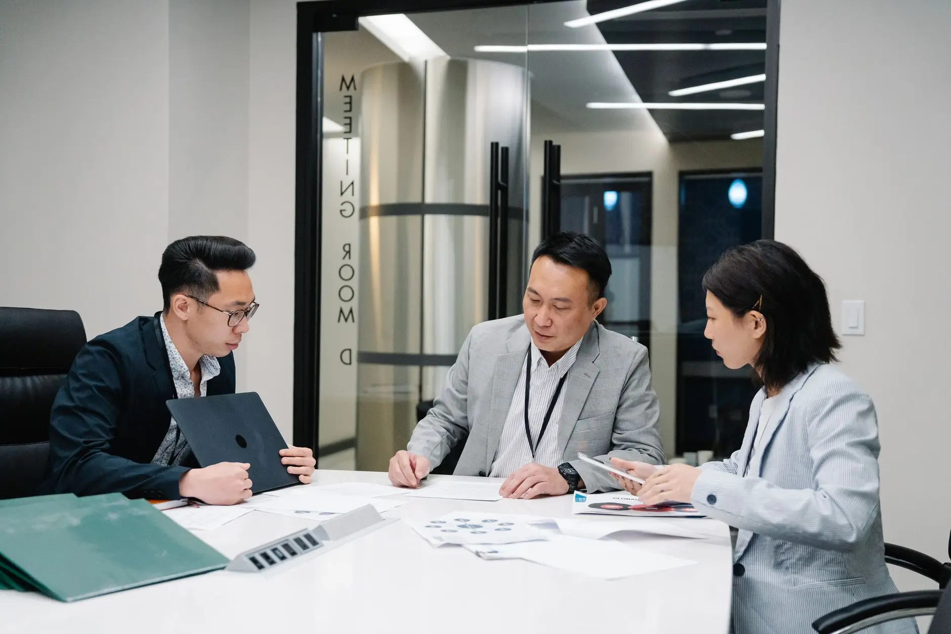 武汉艾蓝诺莱商贸有限公司日用百货产品型号参数对比分析