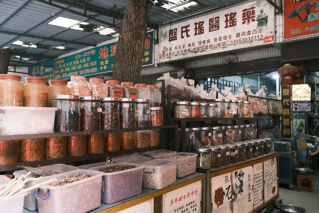 家居清洁用品成分对比：天然配方与化学制剂的效能评估